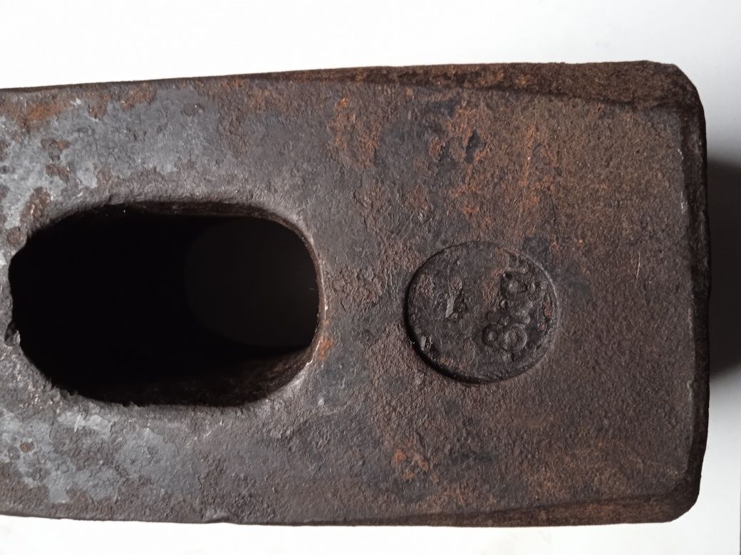 Sprzedam młot 8kg