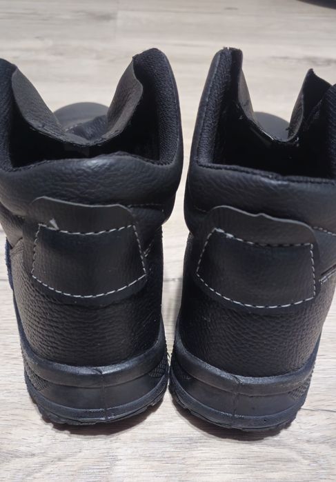 Ботинки рабочие.