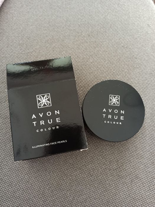 Nowe perełki rozświetlające Avon True