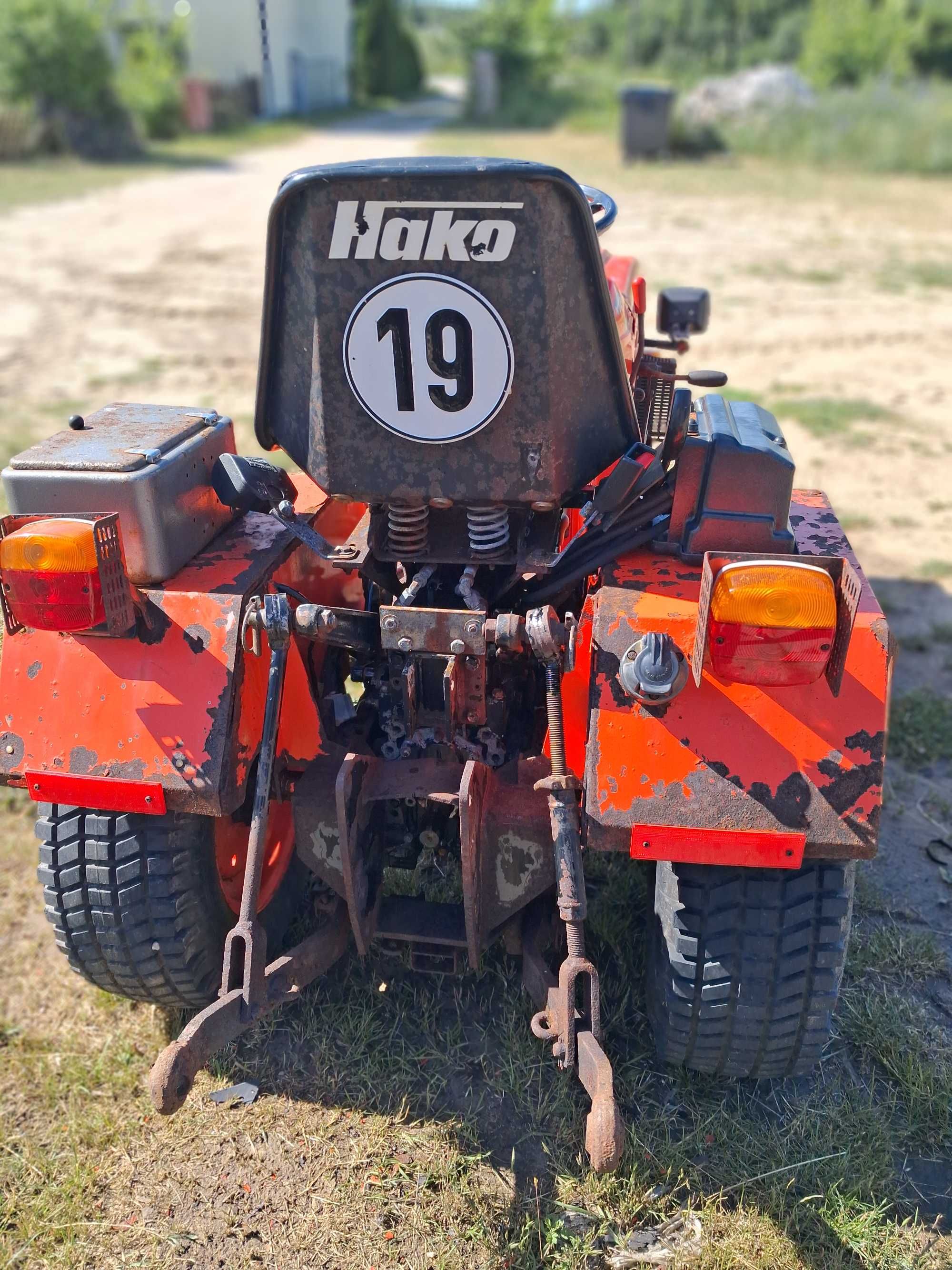 Traktorek HAKO 1600 D plus rozsiewacz Rauch