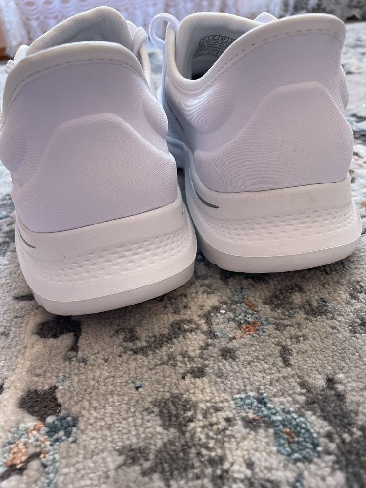 Кросівки skechers white