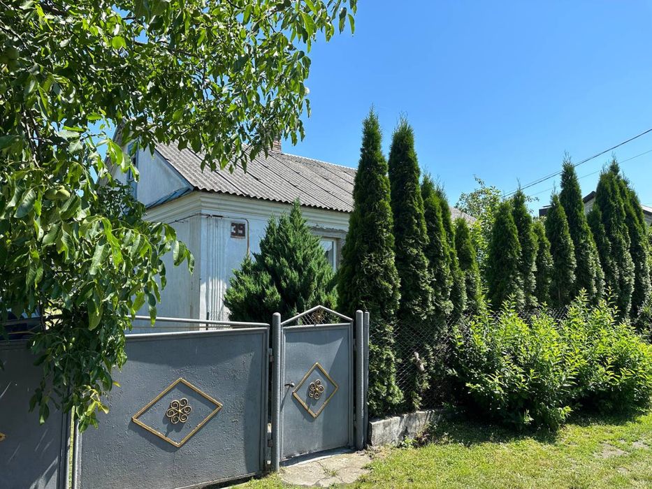 Продається будинок в м. Радивилові з ділянкою на 8,5 соток