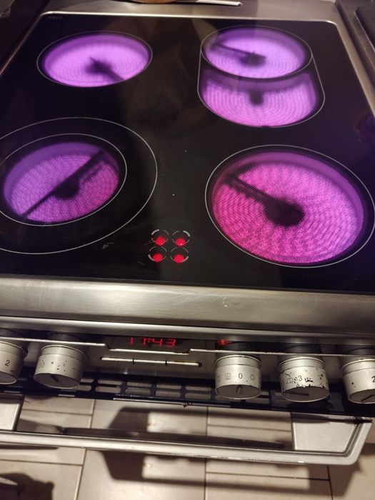 Kuchenka elektryczna z płytą indukcyjną ceramiczną Amica