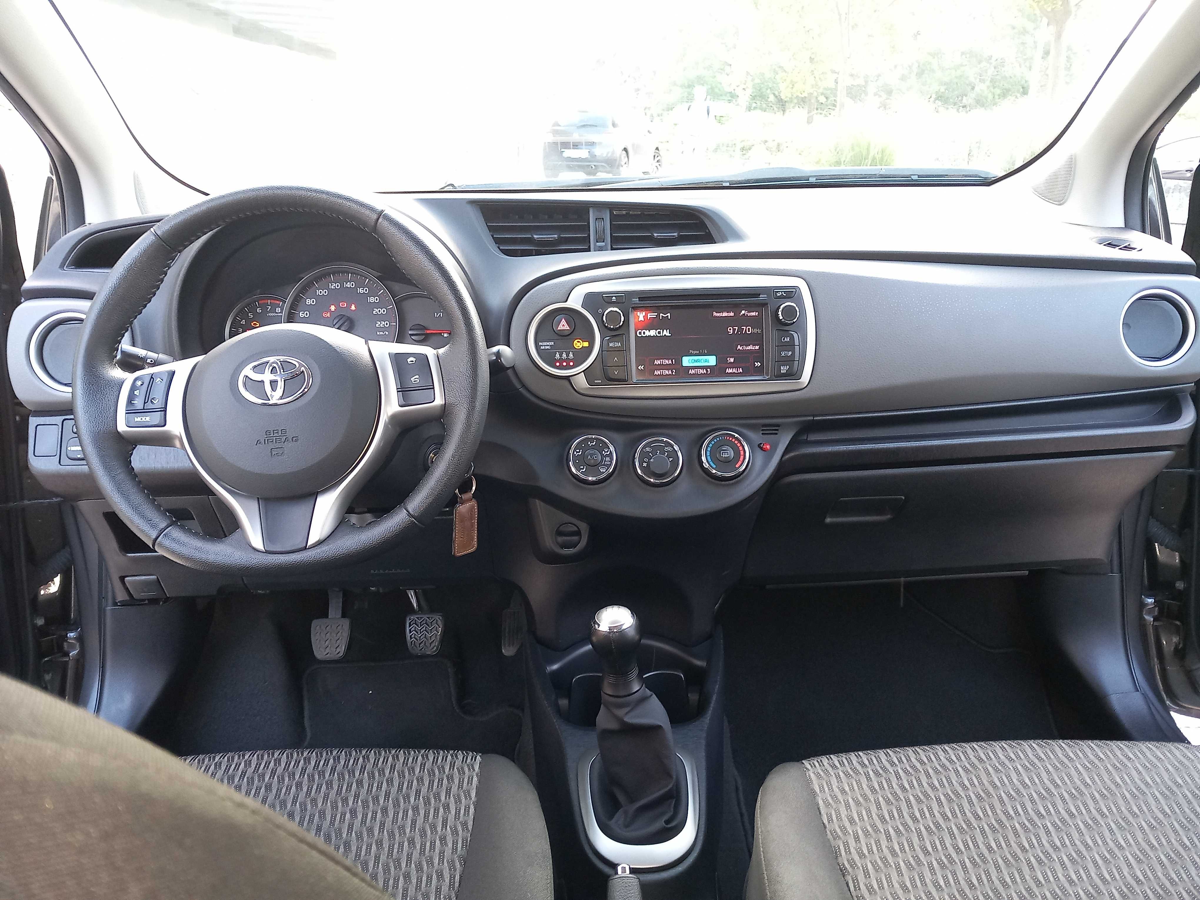 Toyota Yaris . Como Novo