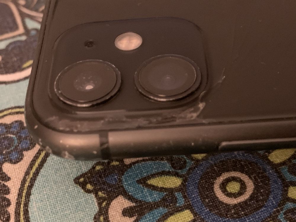 Iphone 11 preto com capa