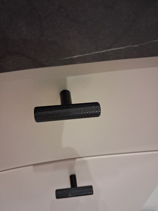 Gałka meblowa uchwyty  do mebli ryflowane czarne