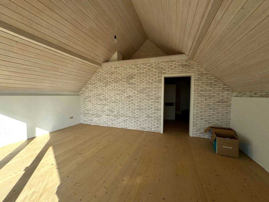 Сучасний особняк з ВЛАСНОЮ ділянкою!