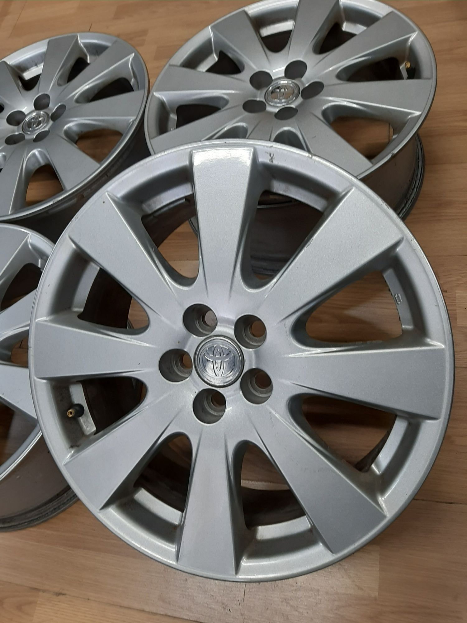 Оригінальні диски 5*100R17 Toyota avensis,prius,corolla