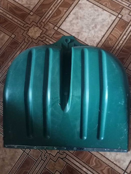 Лопата для прибирання снігу