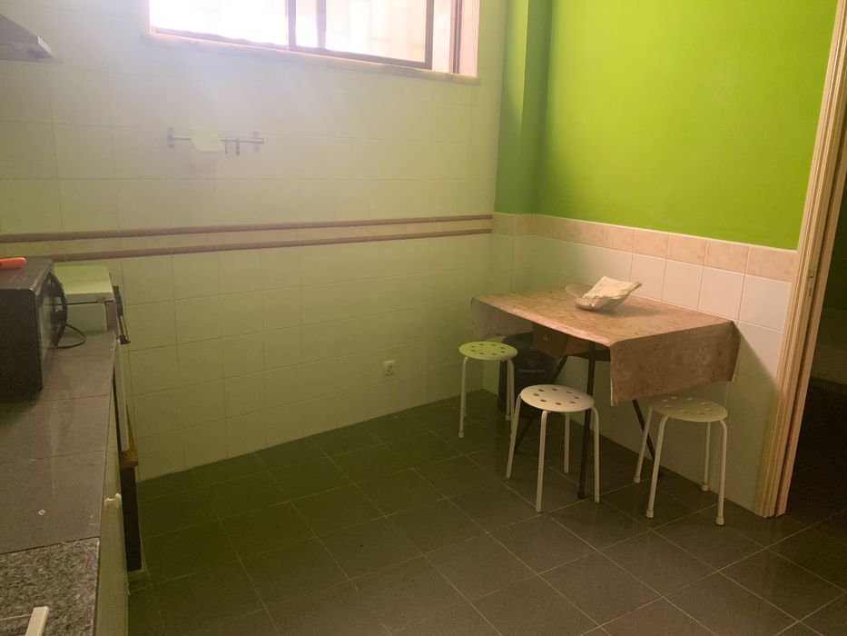 Aluga se T1+1 no centro histórico de Santa Comba Dao