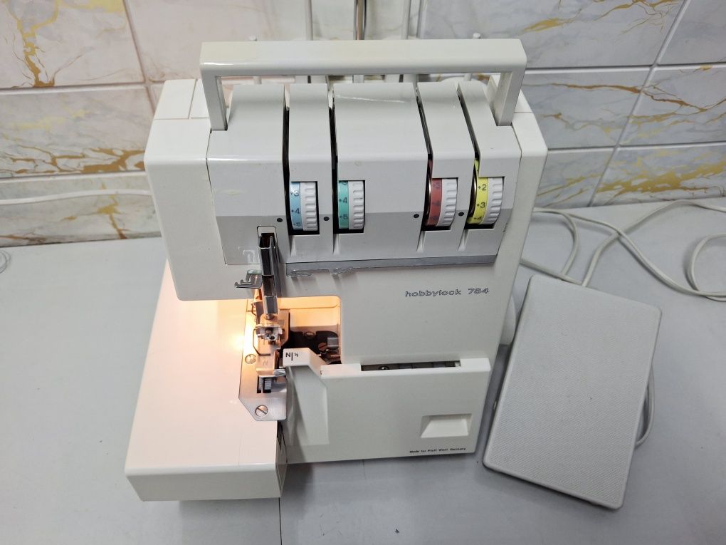 PFAFF overlok jak nowy