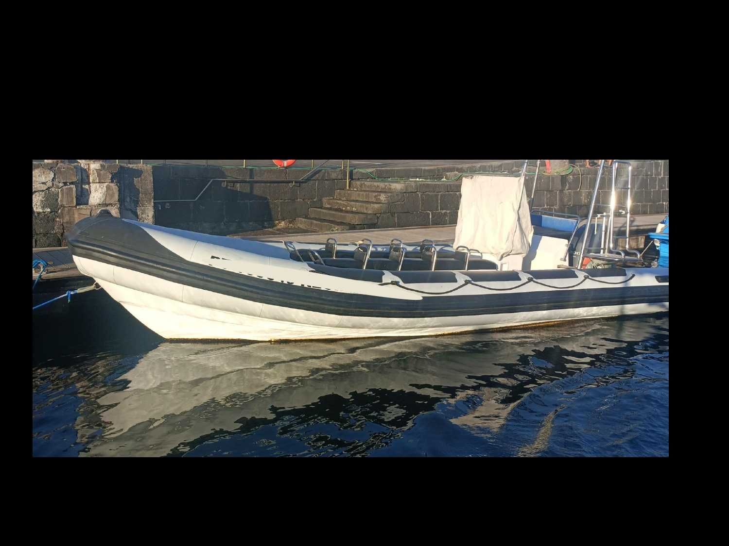 Oportunidade Semi-rígido Valiant 7,70m + Yamaha 200HP
