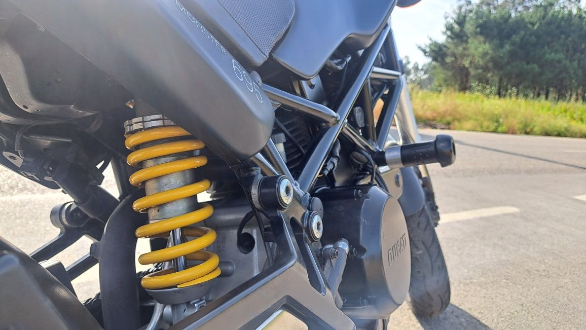 Ducati Monster 695