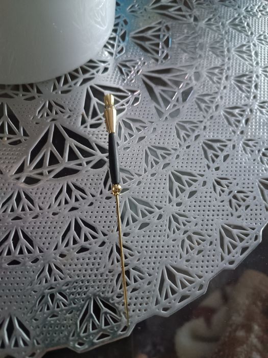 Stare szpilki do kapelusza