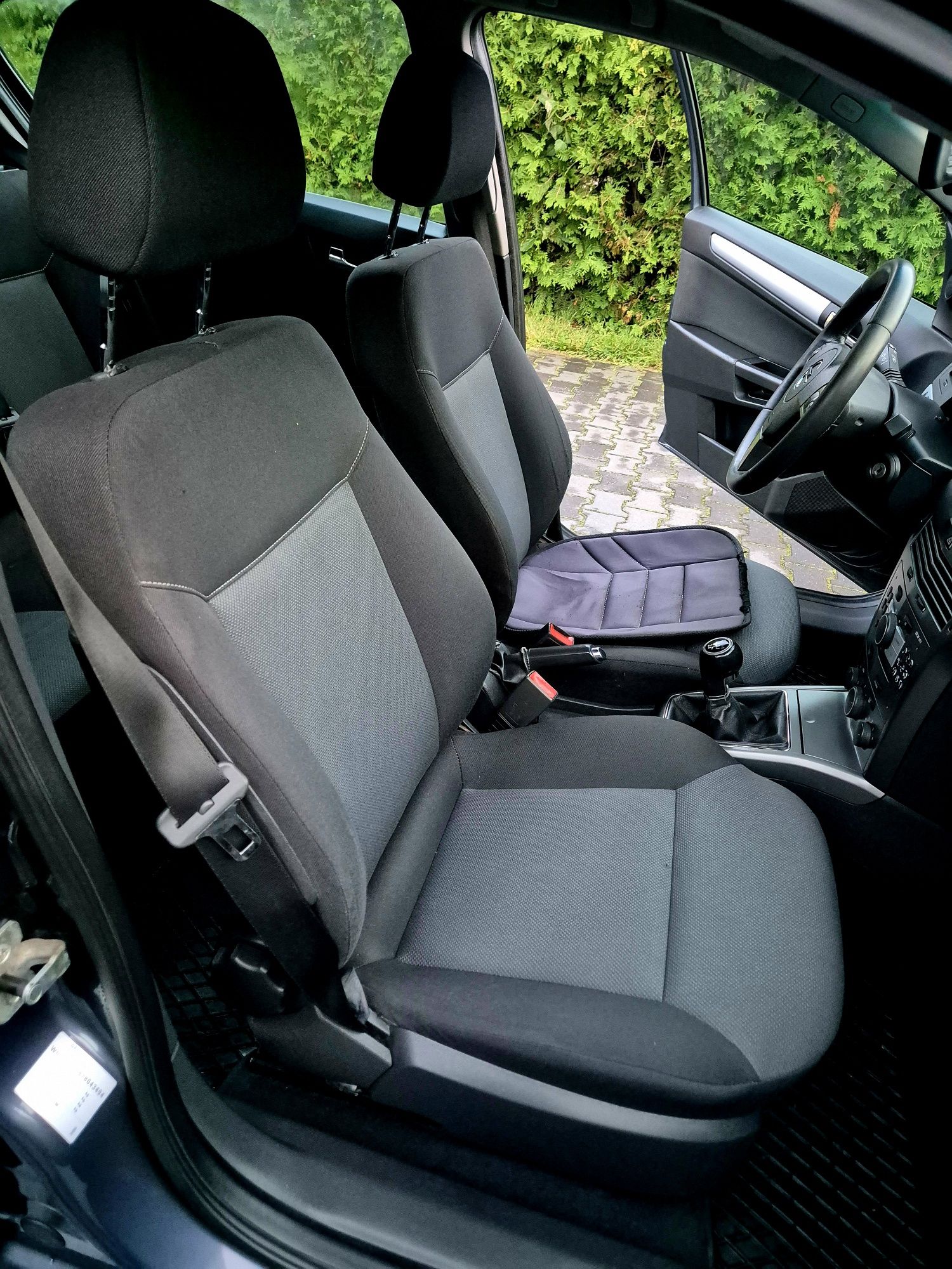 Opel Astra 1.4 benzyna 2007r od emeryta długo opłaty klima hak isofix