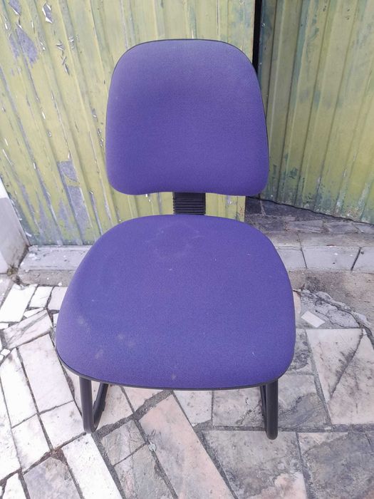 cadeira azul de escritório