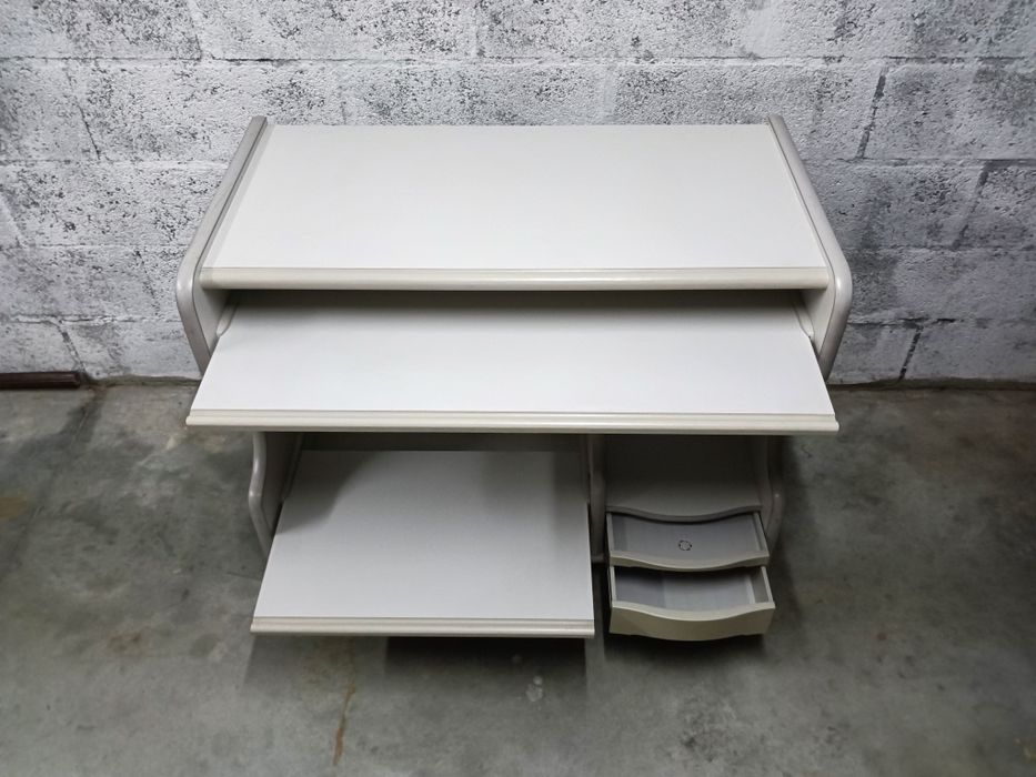 Secretaria multifuncional em madeira lacada branco.
Medidas: 96/80/50c