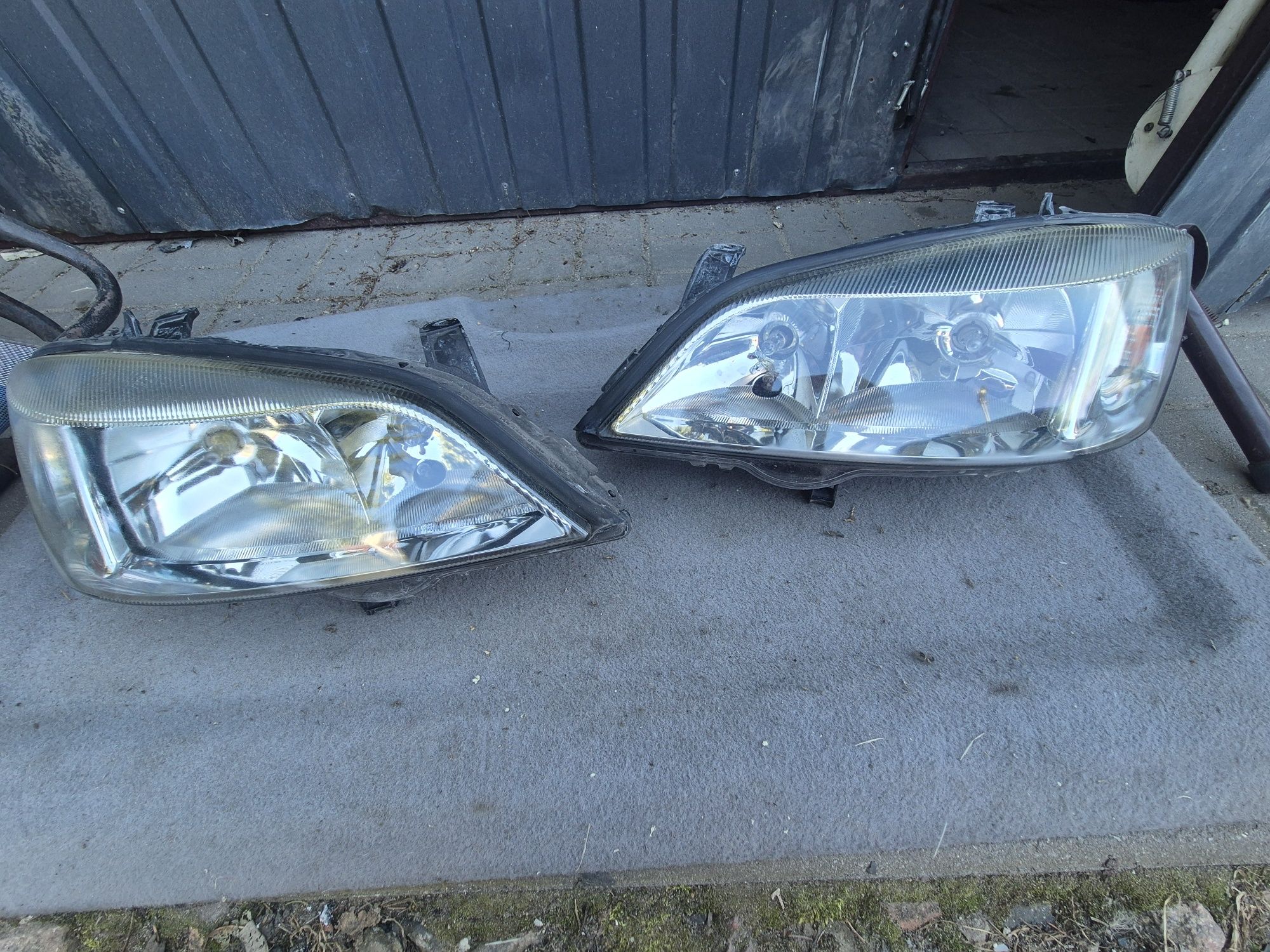 Lampy przod Opel Astra h  ii