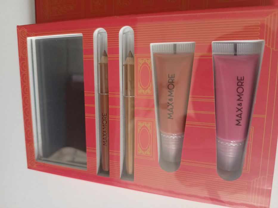 Zestaw nowych cieni tuszu pudru pędzli