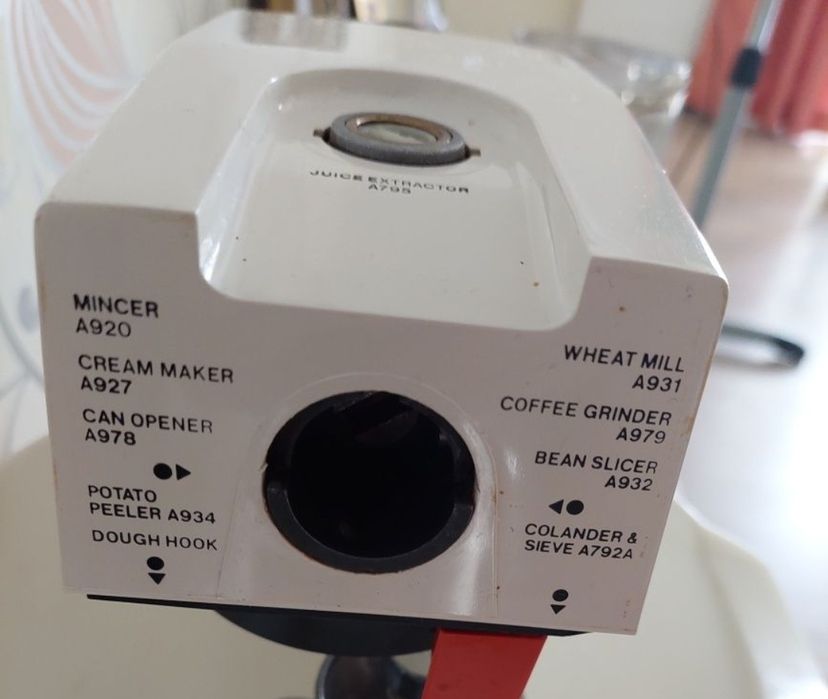 Кухонный комбайн/тестомес Kenwood Chef A901E