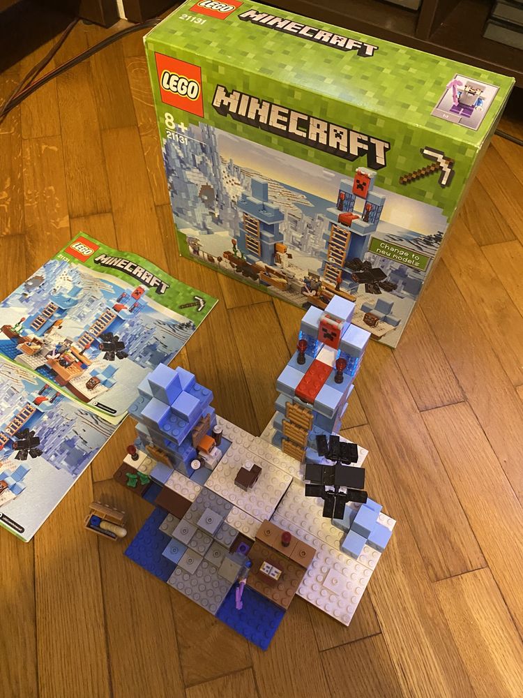 Klocki Lego Minecraft 21131 dla dzieci 8+ Lodowe Kolce
