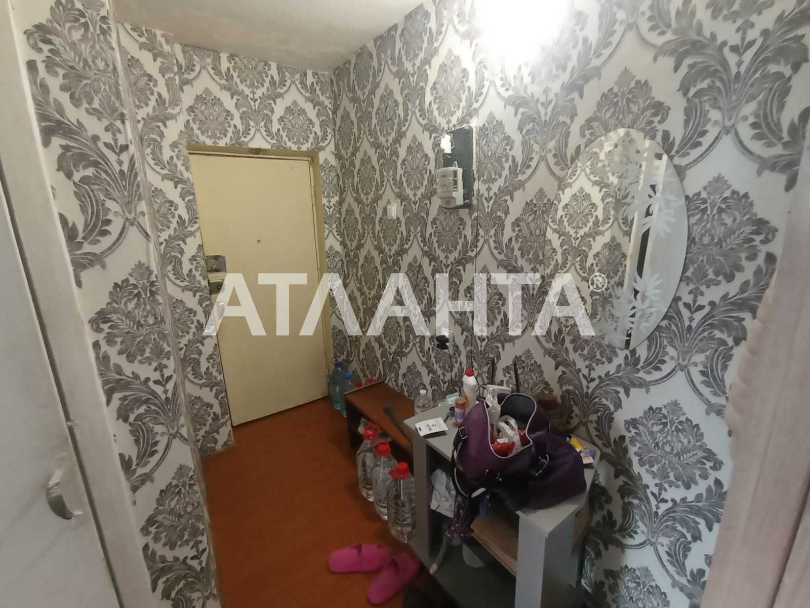 Предлагается 1 ком квартира на удобном этаже.