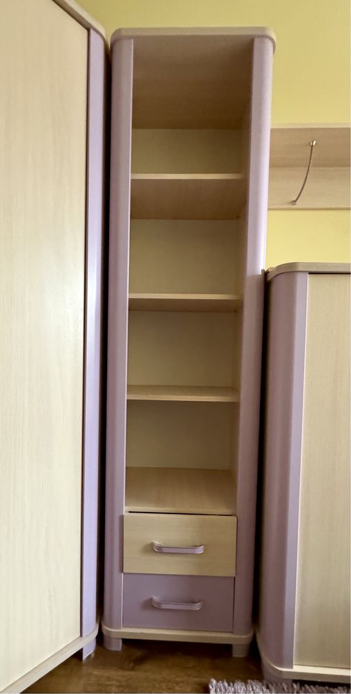 Bieliźniarka, wąska szafka z półkami, wysoka 189 cm