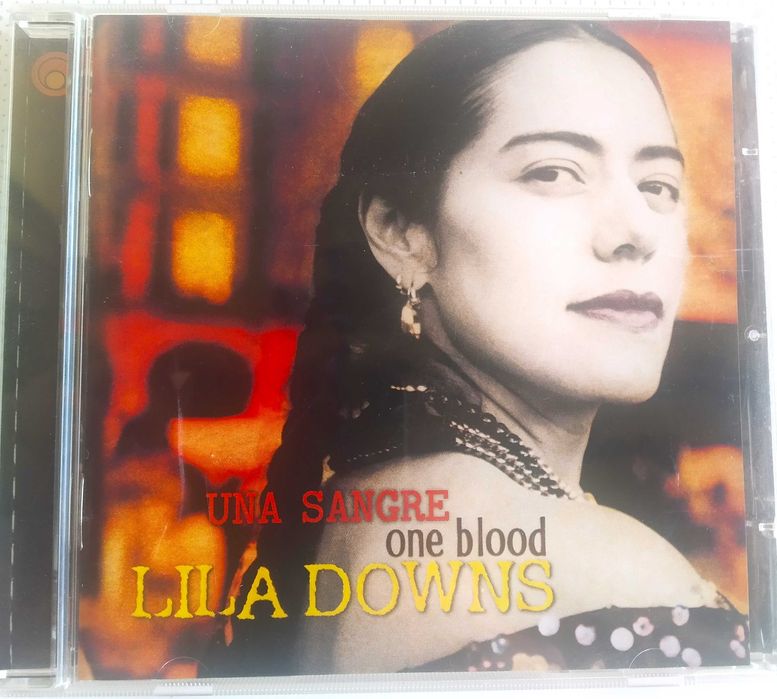 LILA DOWNS
Una Sangre / One Blood