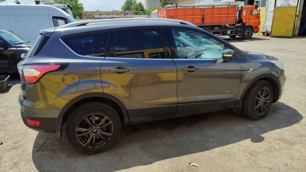 Автомобіль FORD KUGA