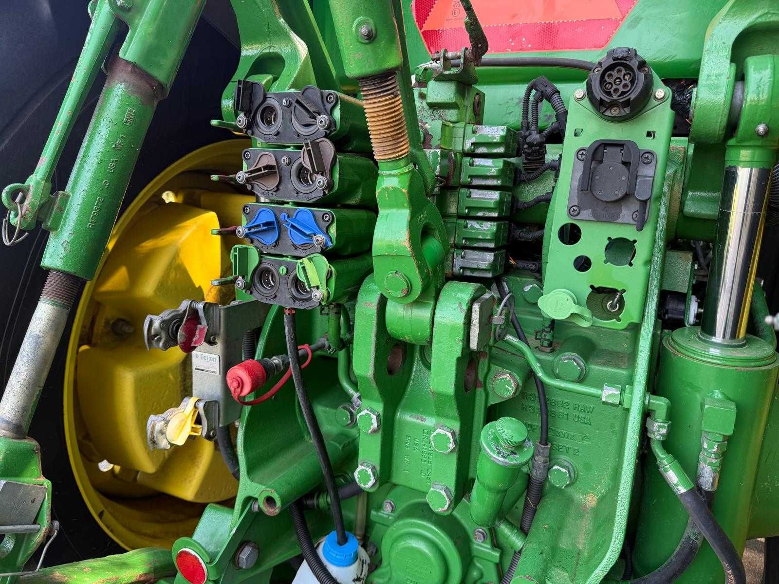 трактор John Deere 8335R  Powеr Shift . Рік випуску  2014