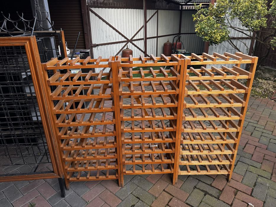 Винна поличка з дерева