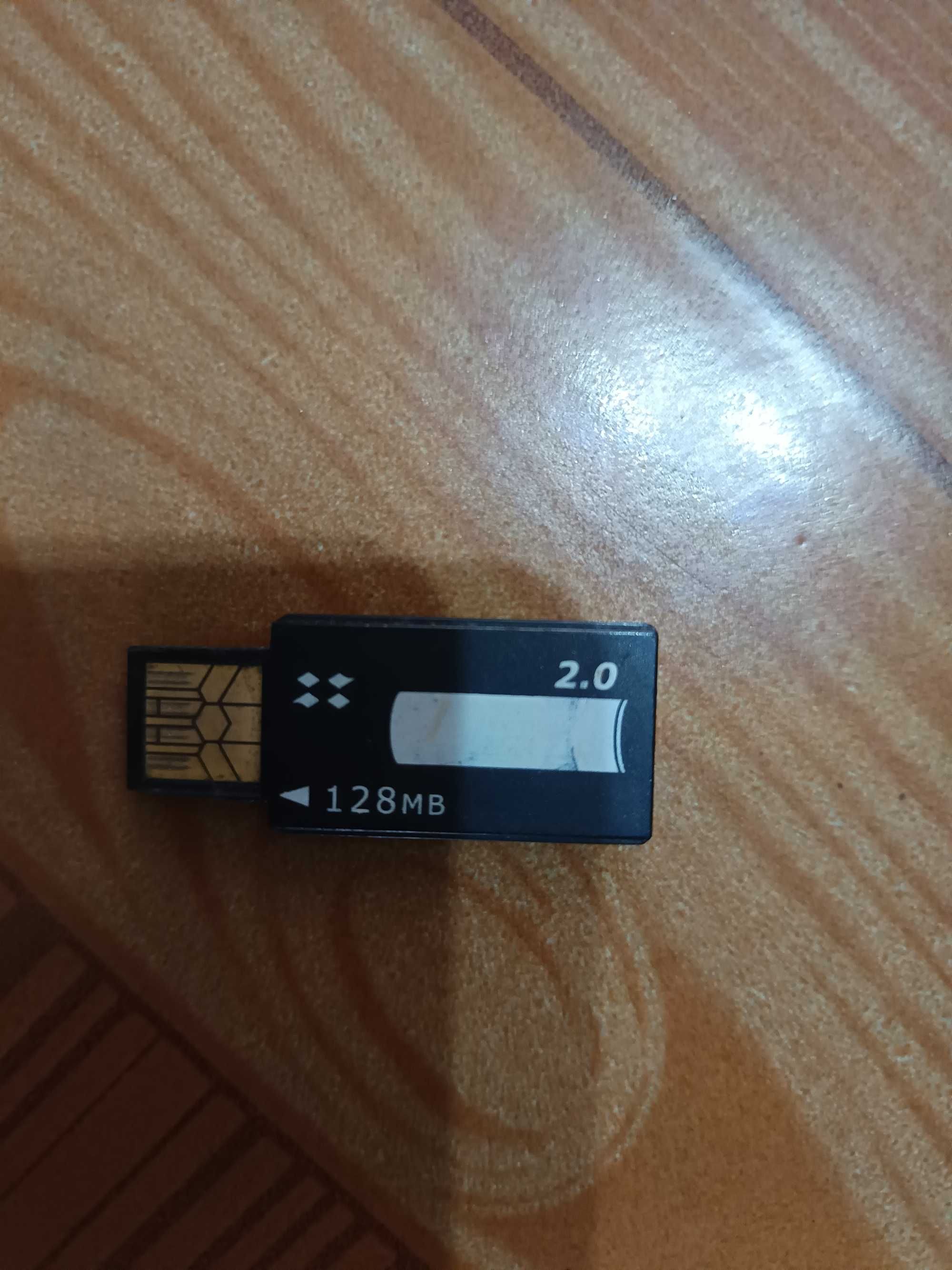 2 Pen Drives ( 128M + 4G ), USADAS COMO NOVAS