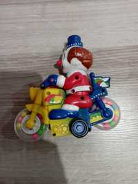 Zabawka klaun na motorku