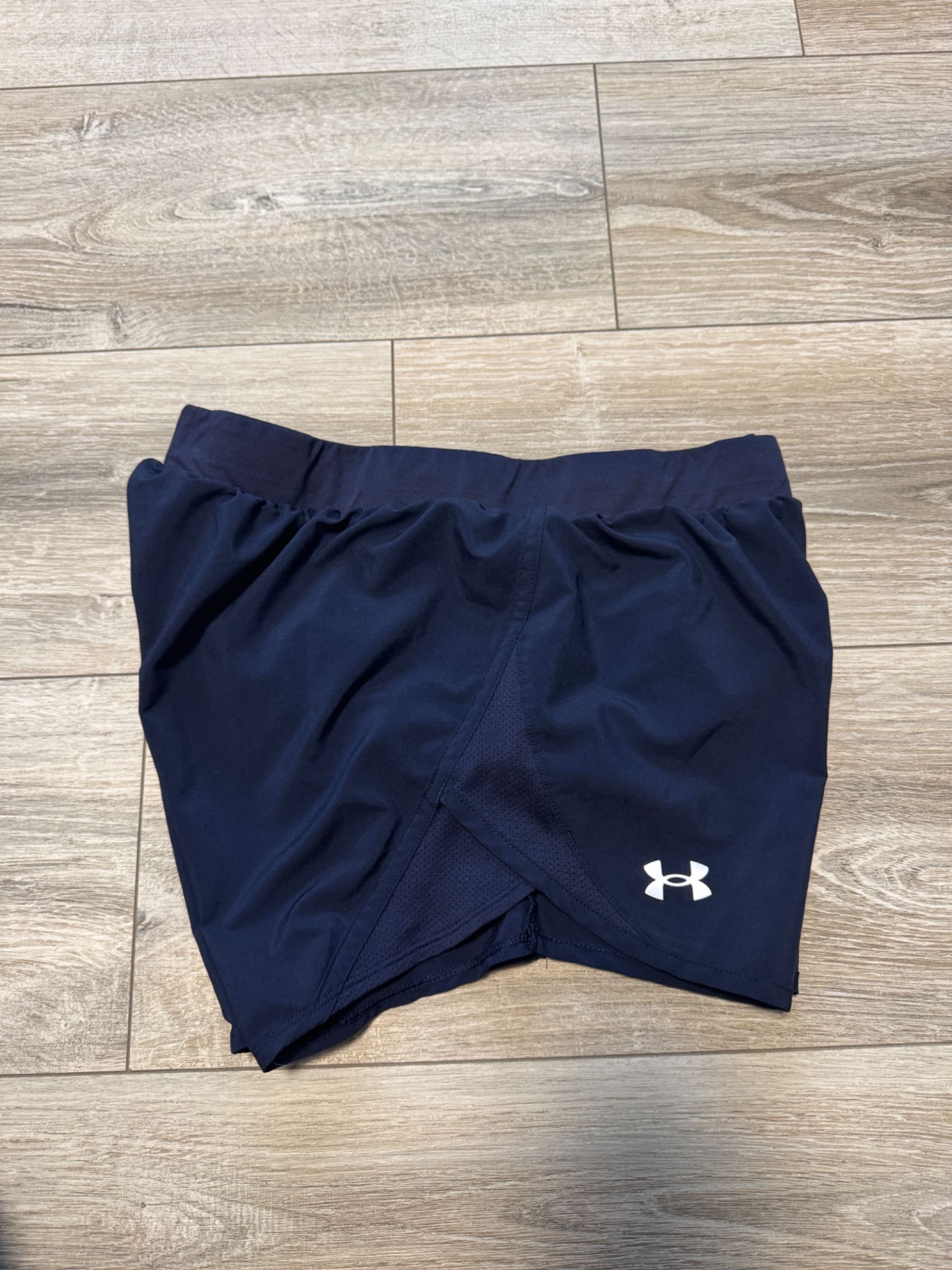 жіночі чорні шорти UNDER ARMOUR