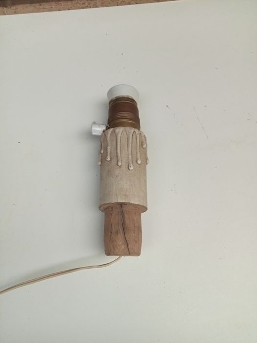 Suporte em madeira para lâmpada com interruptor