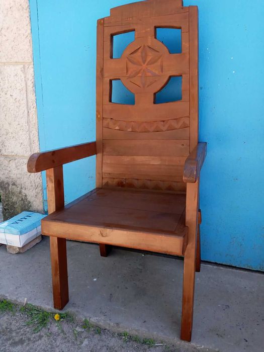 Продам дерев'яне крісло