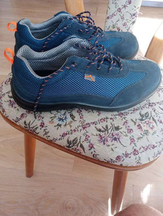 Buty robocze z blachą 43