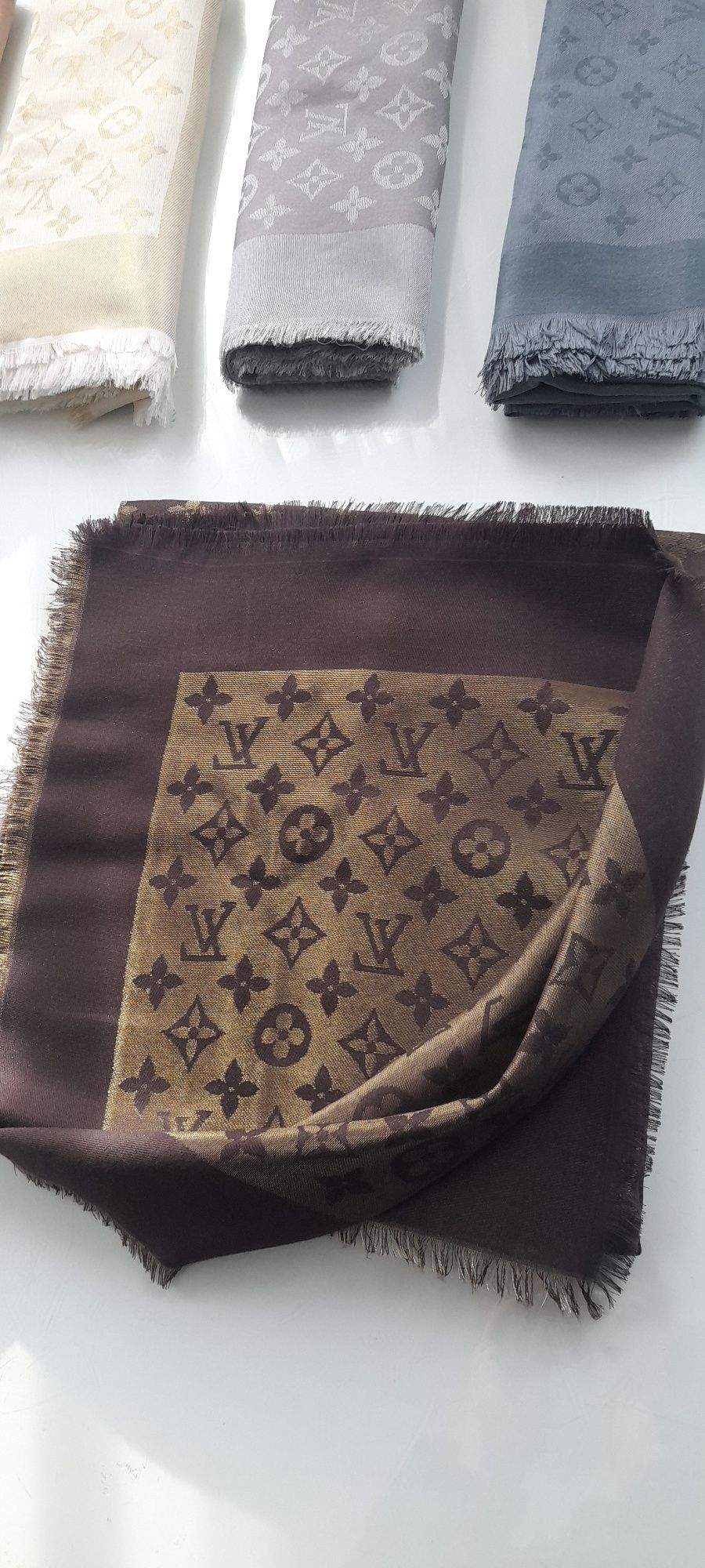 Chusta Louis Vuitton lv. Brązowa