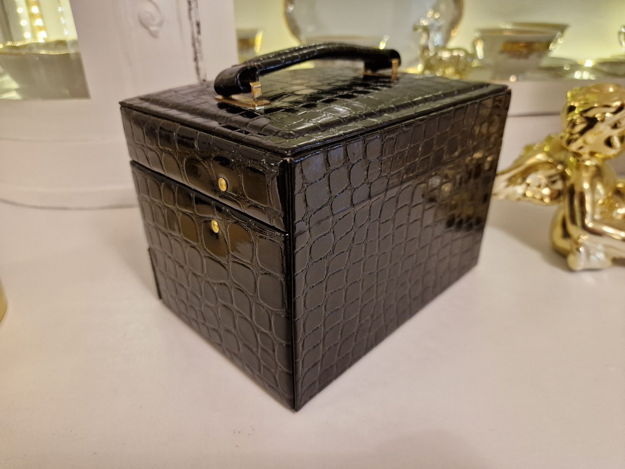 Kuferek szkatułka organizer skórzany skóra na biżuterie biżuteria