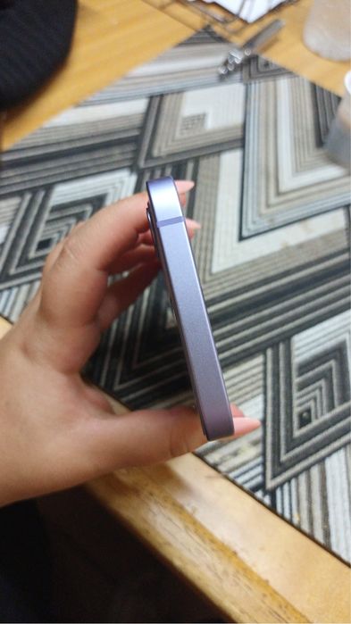 Iphone 12 roxo em otimo estado apenas um arranjam na tela da frente