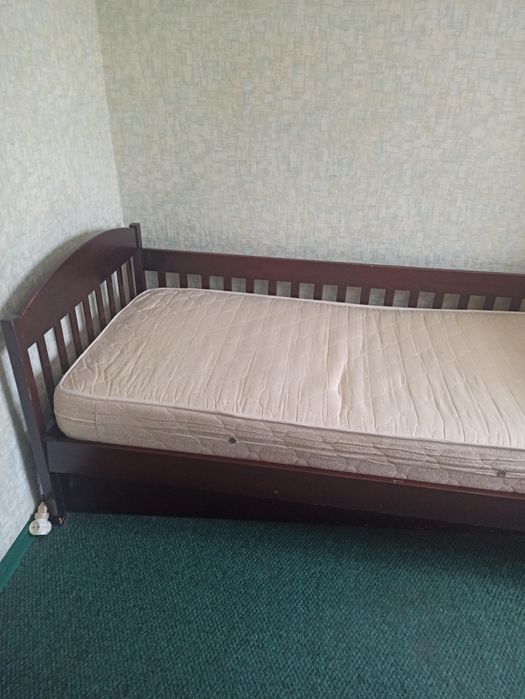 Продам дерев'яне ліжко