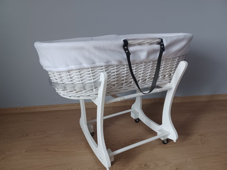 Kosz Mojżesza na kółkach