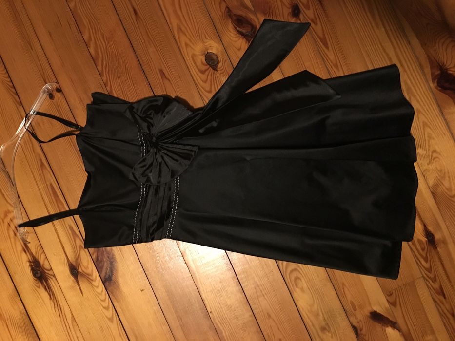 Czarna sukienka wizytowa
