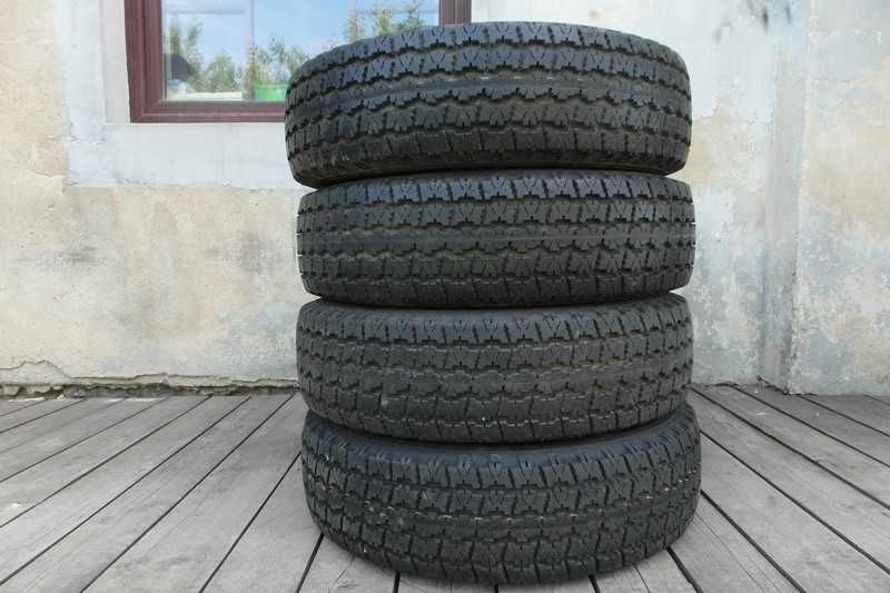 UAZ Opona 225/75/R16 Opony  Radialne Bezdętkowe UAZ 469, 452