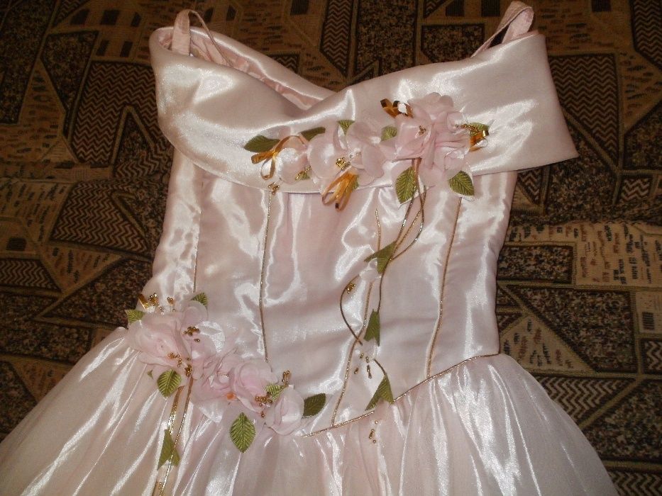 Вечернее, свадебное, выпускное бальное платье в пол