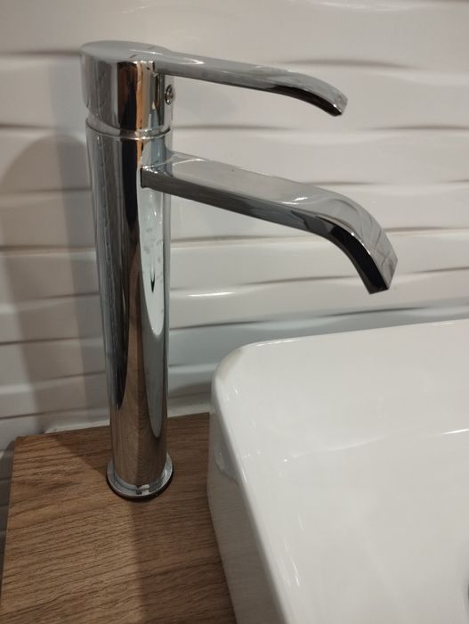 Torneira alta de lavatório