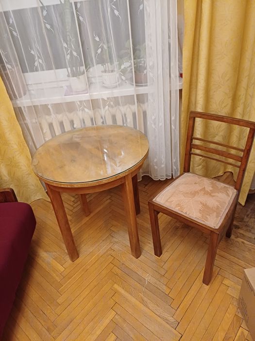 Stolik i krzesło z drewna