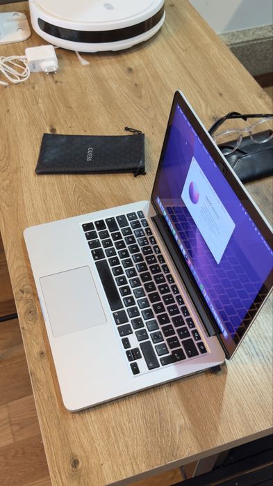MacBook Pro 13” Retina (2015) – i5 2.7GHz • 8GB RAM