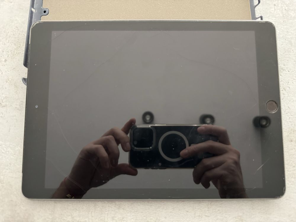 Ipad 9.7" 6 generacja 32GB WIFI Cellular Space Grey