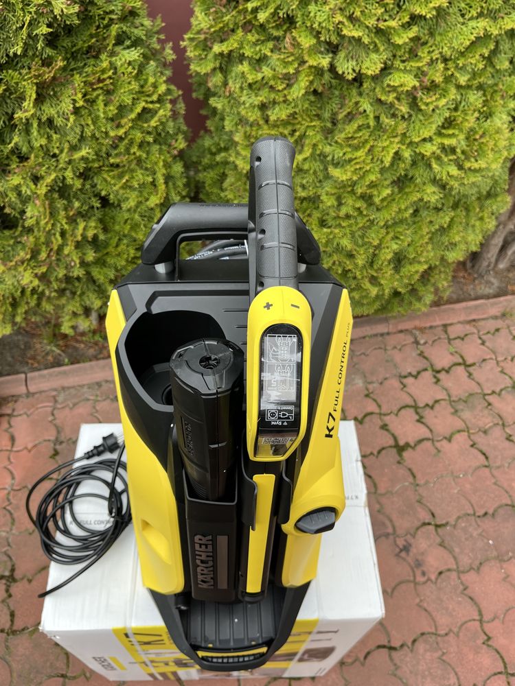 Универсальная мойка KARCHER K7 Full Control Plus 1.317-030.0